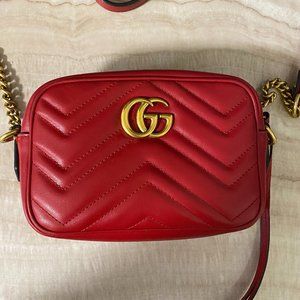 Gucci GG Marmont matelassé mini shoulder crossbody bag (Hibiscus Red)